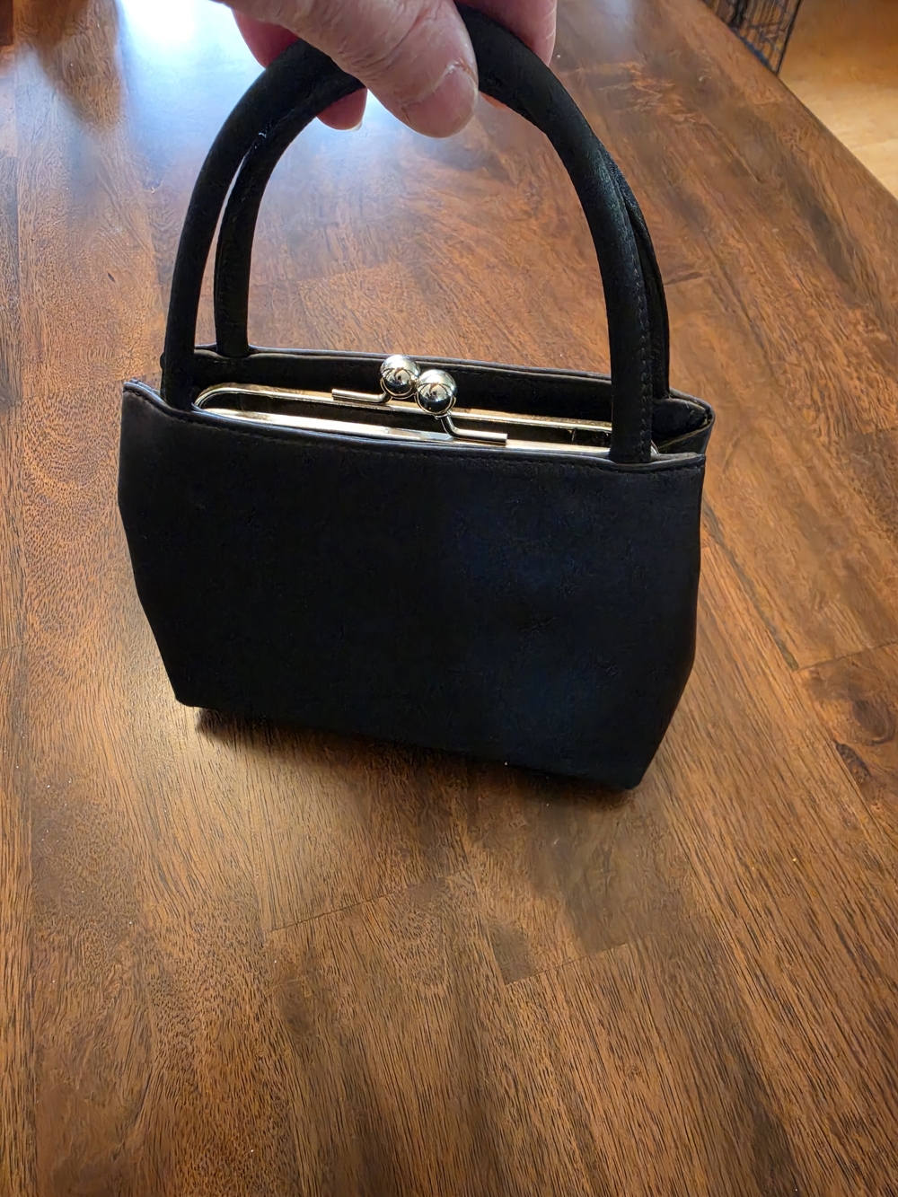 Amanda Smith Black Satin Top-Handle Kiss-Lock Handbag - Picture 2 of 8
